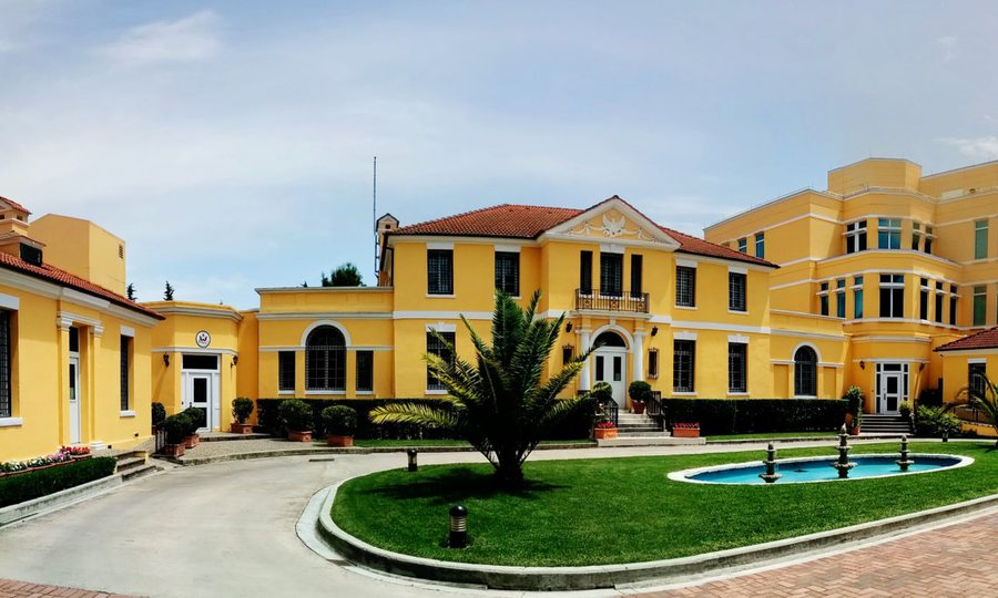 Ambasada e SHBA-ve në Tiranë u druhet sulmeve kibernetike, njoftimi i rëndësishëm për qytetarët