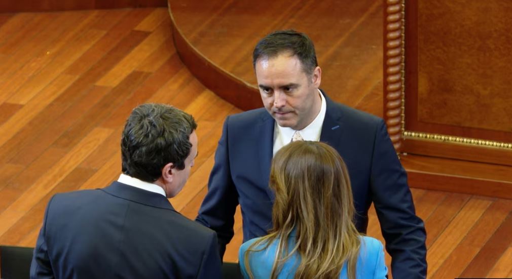 Analiza e REL: Diskutimet për Qeverinë, çfarë e pret Kosovën ditët në vijim?