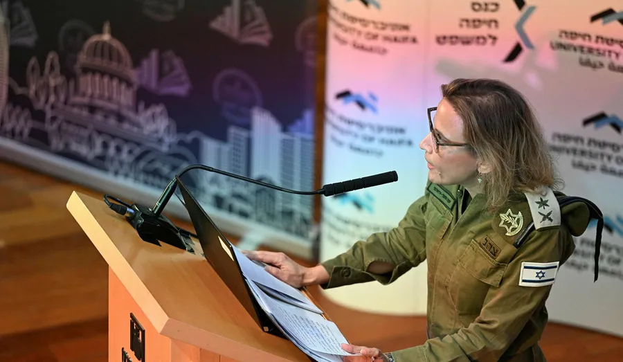 Analizë: Si e ushqen betejën e të djathtës izraelite rrjedhja e videos së keqtrajtimit të të burgosurve në Gaza