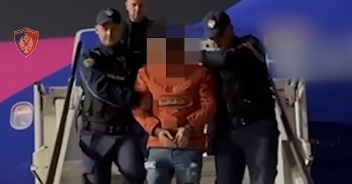 Anëtari i grupit të ‘Vis Pojës’ u ekstradua! Emri Hysenaj në ‘Sky Ecc’: 7 buk kam humb, me ja futë një plumb në kokë…