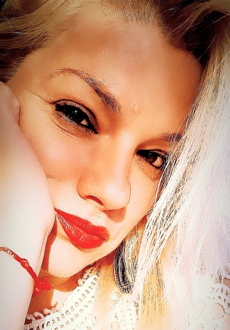 Arjola Zadrima: Bota s’njeh dashni, bir…