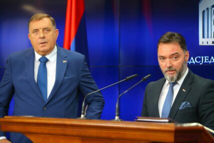 “Armiqësia” me Schmidt, bashkëpunëtori i ngushtë i Dodikut zemëron Perëndimin