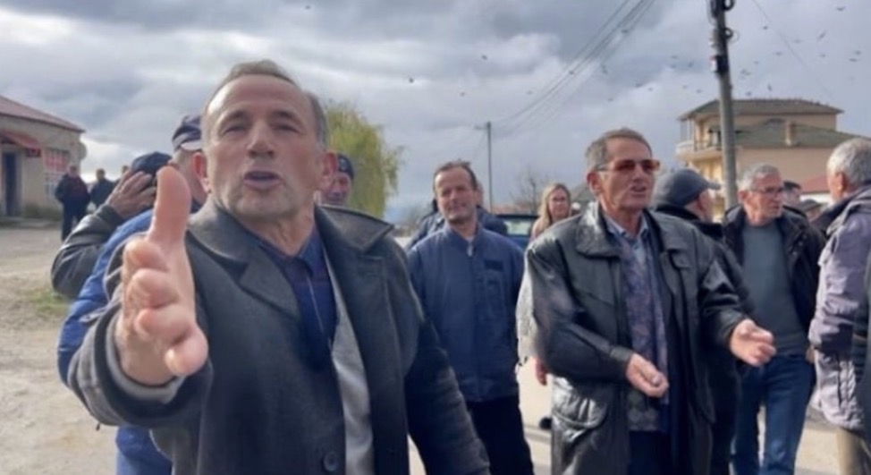 ‘Askush nuk na dëgjon’, banorët në protestë/ Kundër instalimit të paneleve diellore në zonën e kullotave