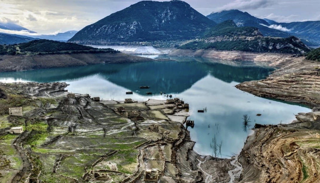 Athina po thahet për ujë/ Greqia rrit nivelin e alarmit