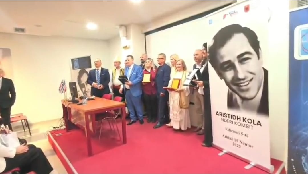 Athinë/ UGSH-Fier dhe Newalbania.al “sjell” tek bashkëkombasit Aristidh Kolën “Nderi Kombit”