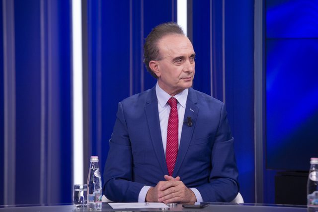 “Balluku është thjesht firmëtare”, Luan Baçit ‘shpërthen’: SPAK duhet të kishte thirrur paralelisht edhe…
