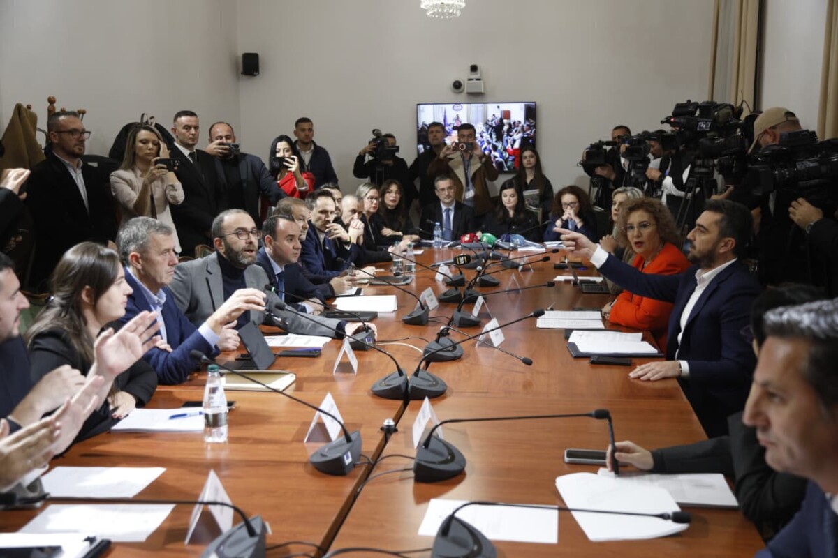 ‘Balluku që vjedh më shumë ka tre poste’, Balliu – mazhorancës: Ju më shumë sesa ne doni ta shihni ministren në burg