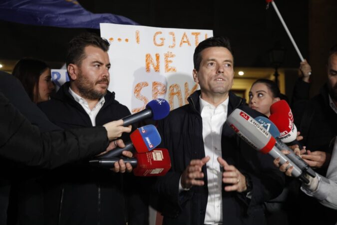 Balluku rreth 5 orë në Kryeministri, Shehaj shpërthen ashpër: Po thur plane për të shpëtuar, do përfundojë në burg