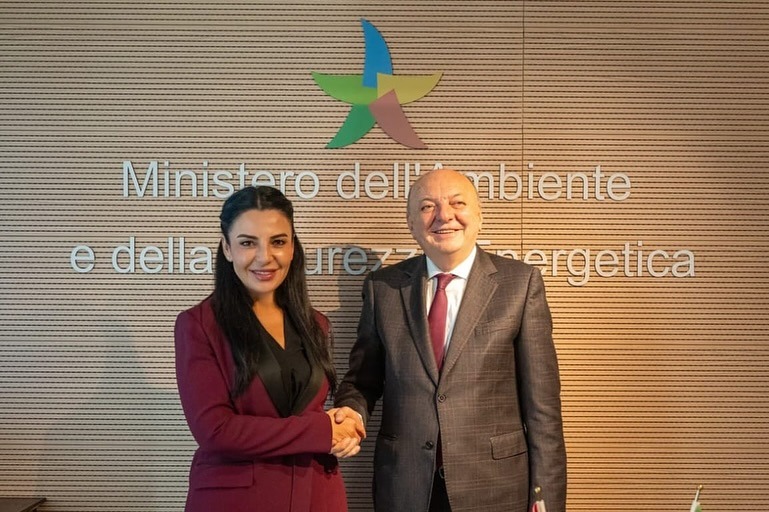 Balluku takon ministrin Fratin, fokusi te ndërtimi i linjës nënujore Shqipëri–Itali, pjesë e korridorit energjetik Lindje–Perëndim