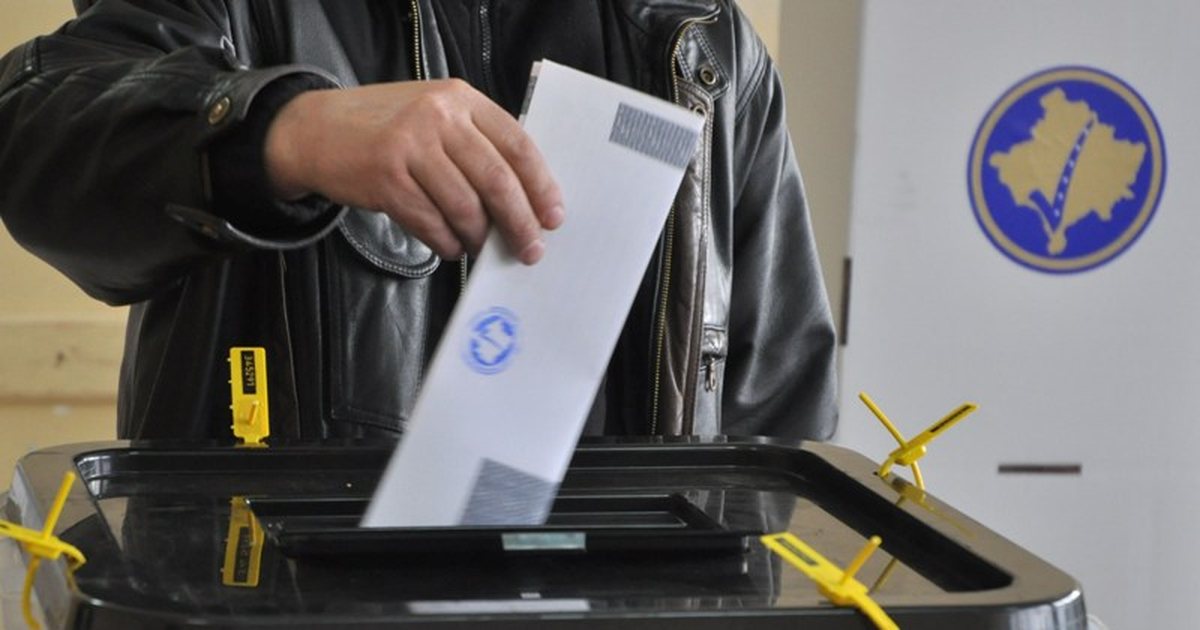 Balotazhi në Kosovë/ Qytetarët e 18 komunave u drejtohen sot kutive të votimit