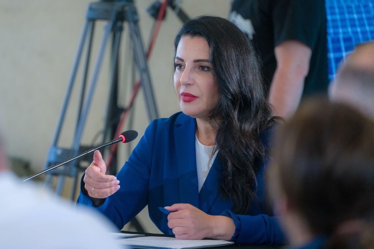 Banda e Belinda Ballukut, ja si kanë shtrirë tentakulat në qeveri dhe administratë, grupi merrte komanda dhe urdhra…