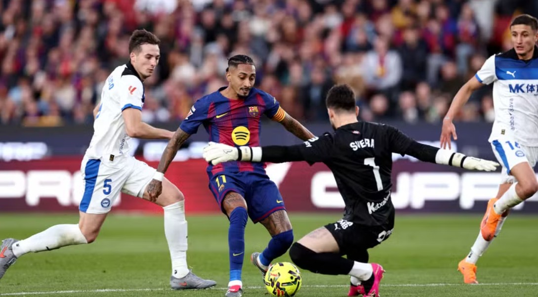 Barcelona e nis keq, por bën detyrën ndaj Alaves. Presioni kalon te Real Madrid (video)