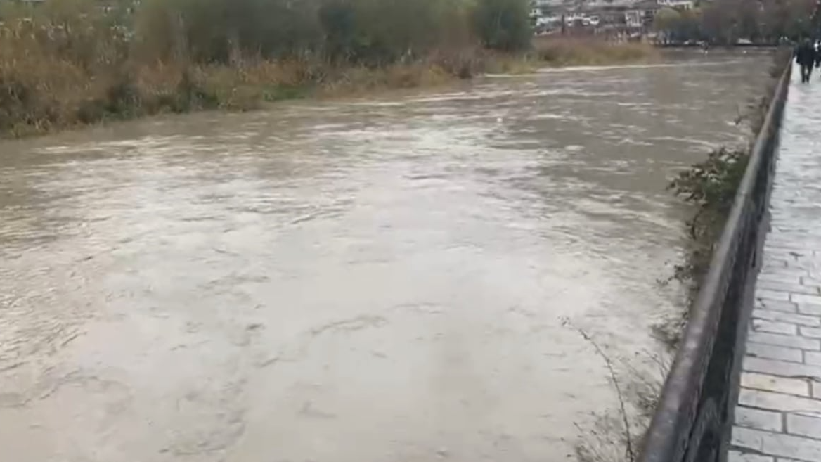 Berat, prurjet e mëdha të lumit Osum rrezikojnë përmbytjen e tokave bujqësore