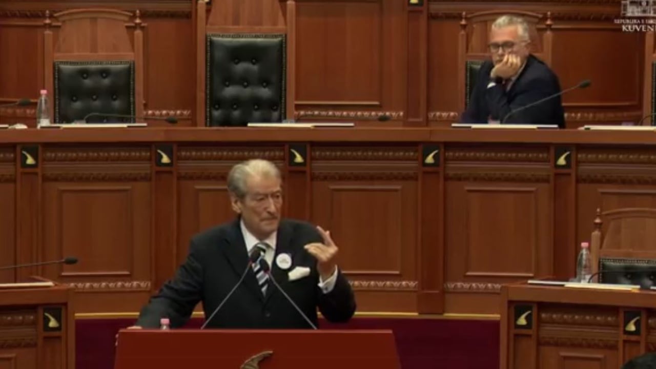 “Bëri deklarata fyese dhe denigruese ndaj ambasadorit të BE”, PS kërkon përjashtimin e Berishës nga punimet e Kuvendit