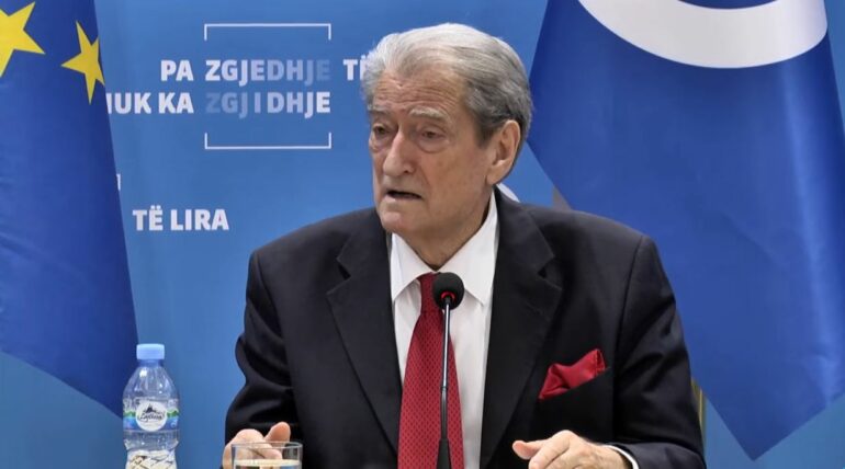 Berisha akuza Ramës dhe Ballukut: Duhet të dorëhiqen të dy për tunelin e Llogarasë