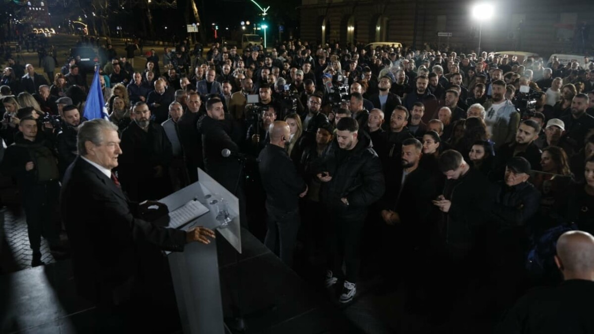 “Berisha është pengesa kryesore e opozitës”, analisti godet PD-në:Po ushqeni militantët me lugë bosh, s’ka revolucion..