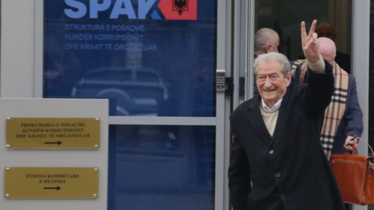 Berisha kërkon t’i hiqet masa ‘detyrim paraqitje’, i drejtohet sërish Kushtetueses