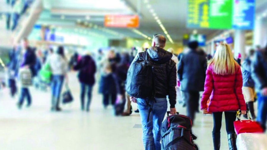 BERZH: Shqipëria ka humbur 40% të popullsisë nga emigracioni, do ulë ekonominë me 0.4 pikë % në vit