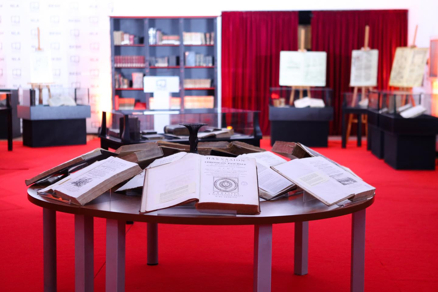 Biblioteka Kombëtare hap “Koleksionin e Biblave” ekspozohen 452 botime në shqip