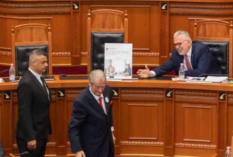 BIRN/ Balluku e pandehur, socialistët shmangin llogaridhënien e saj në Kuvend