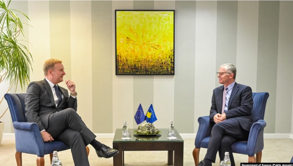 Bislimi i ankohet Sorensenit: Serbia s’po i pranon pagesat e Kosovës për shqiptarët në Luginë