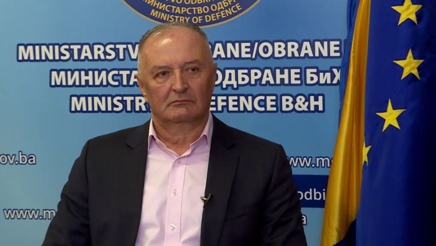 Bosnja nuk lejon uljen në Banjallukë të avionit ku udhëtonte ministri i Jashtëm i Hungarisë. Ja cili është shkaku..