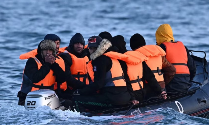 Britania e Madhe ashpërson politikat e emigracionit, statusi i refugjatit bëhet i përkohshëm