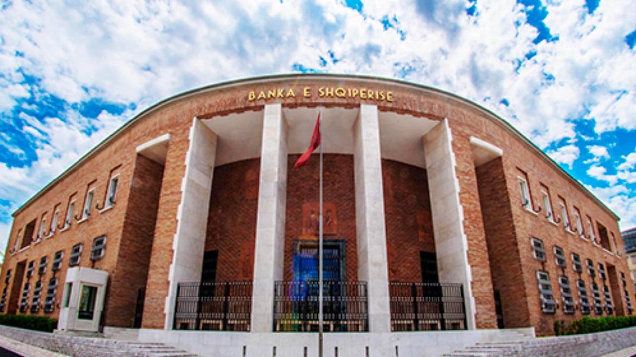 Buxheti 2026 diskutohet në Kuvend/ Banka e Shqipërisë: Rishikoni skemën e pensioneve dhe “paqen fiskale” përdoreni rrallë