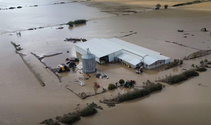 Çahen argjinaturat në Sarandë, përmbytje masive në Çukë, Konispol dhe Shalës! Shtëpitë nën ujë, ngordhin qindra bagëti, në terren Ushtria