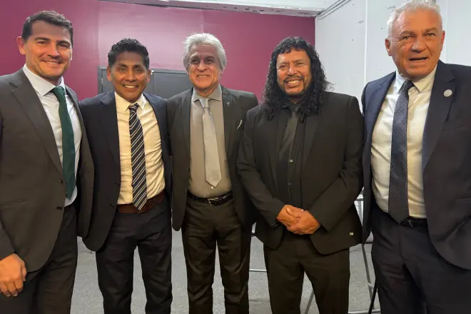 Casillas nderohet në Meksikë, ceremonia e “Hall of Fame” përfundon me foton historike