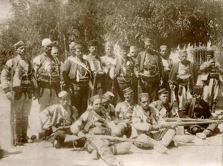 Çetnikët me veshje kombëtare shqiptare dhe kalimi ilegal i kufirit