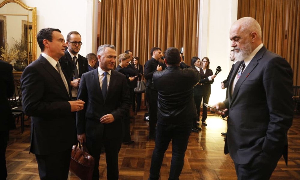 Çfarë nuk u pa nga samiti me liderët e rajonit? Rama i fokusuar në telefon, Kurti i vetëm?