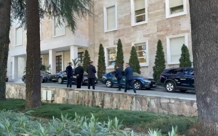 Çfarë po ndodh? Rama mbledh në Kryeministri kreun e Kuvendit, atë të Grupit të PS-së dhe Komisioneve Parlamentare