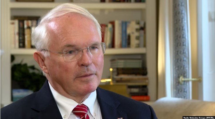 Christopher Hill dëshmon në mbrojtje të Hashim Thaçit në Hagë