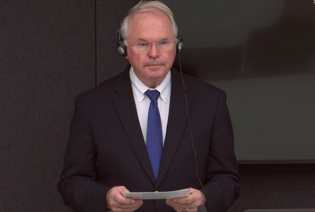 Christopher Hill dëshmon në mbrojtje të Thaçit