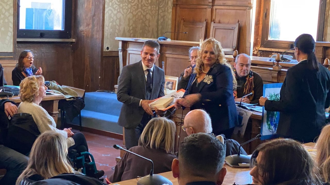 Çmimi Ndërkombëtar Oscar Wilde në Itali, mes të vlerësuarve edhe gazetari shqiptar Aleksandër Çipa