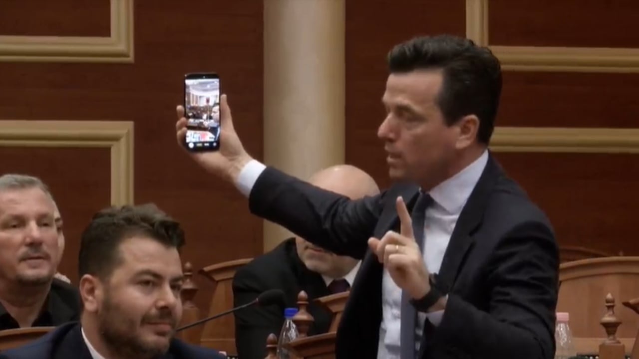 Debat i ashpër në Kuvend/ Peleshi përjashton nga seanca Agron Shehaj, deputeti futet ‘live’. Balluku: Nuk bëhesh dot politikan me Facebook