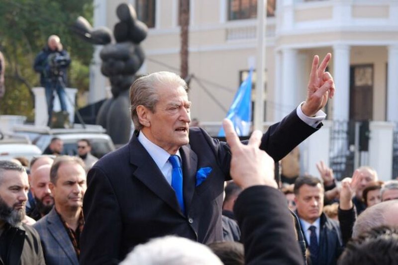 Deklaratat e Berishës/ Avokati: Protesta është e “Nongrata-s” që t’i shpëtojë 21 janarit