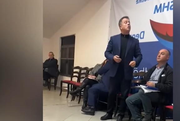 Demokratët sherr me Flamur Nokën në degën Kamëz-Paskuqan: Prej teje nuk rri asnjë sekondë në PD! Kërkojnë llogari për..