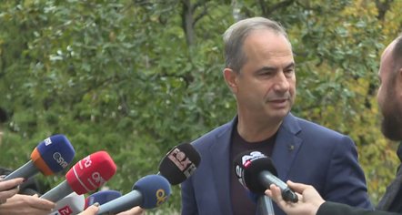 Deputetët e PD asnjë fjalë për zgjedhjet, kyçin gojën dhe për vendimet e Grupit