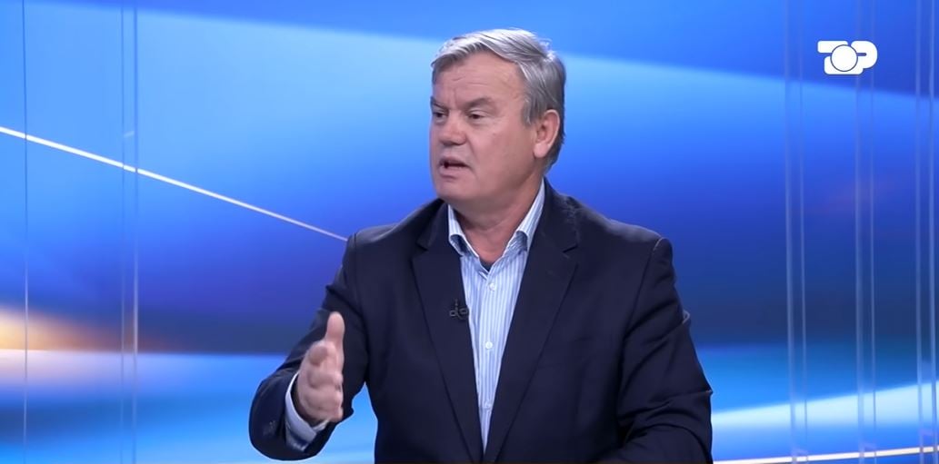 “Deputetët e PD në Kuvend me makina 150 mijë euro”, Nikoll Lesi në “Shqipëria Live”: Rama dhe Berisha kanë bërë marrëveshje nën tavolinë