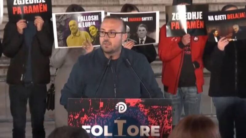 Deputeti i PD, Korreshi nuk i mban batutat në protestë: Ndjesë për emocionet se jam mësuar të flas para…