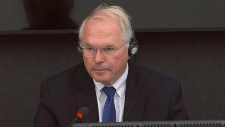 Dëshmia e Christopher Hill: UÇK-ja nuk ishte strukturë me organizim hierarkik, nuk drejtohej nga Thaçi