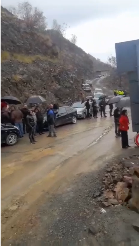 Dështoi takimi i Ministrisë me minatorët: Grevistët vazhdojnë rezistencën paqësore