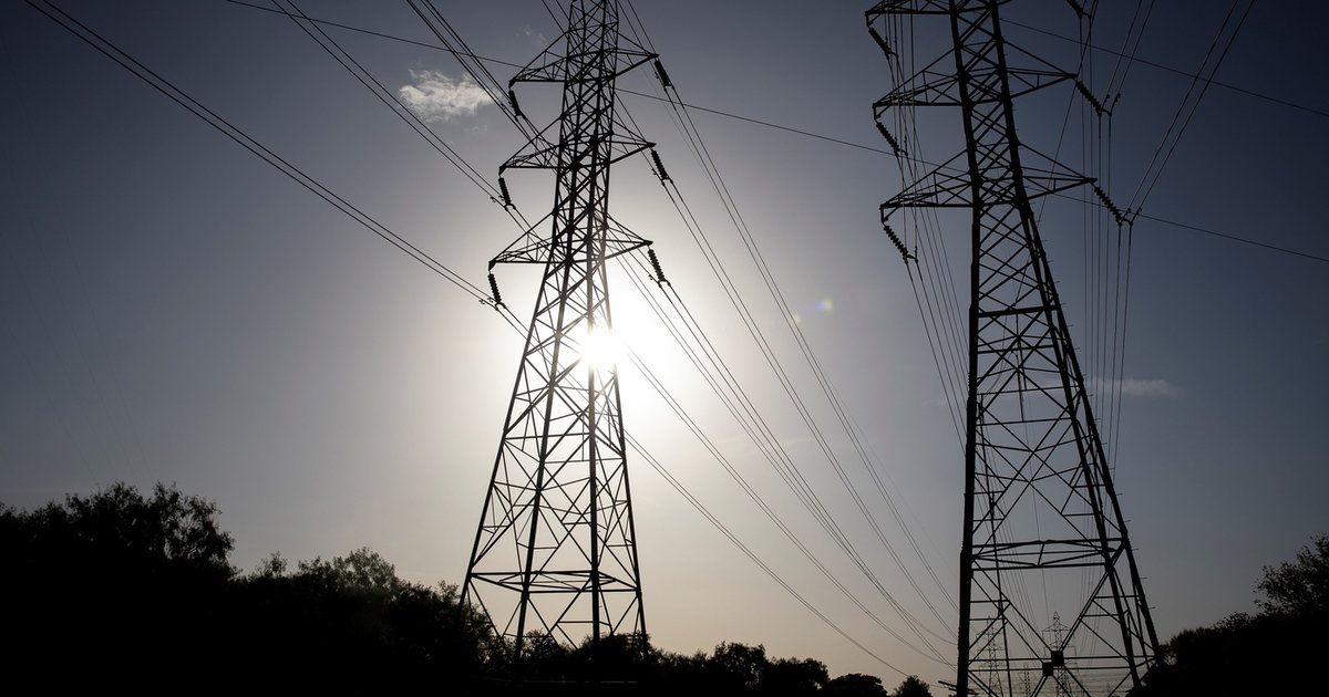 Digjen fiderat e Nënstacionit në Farkë, mbeten pa drita disa zona të Tiranës