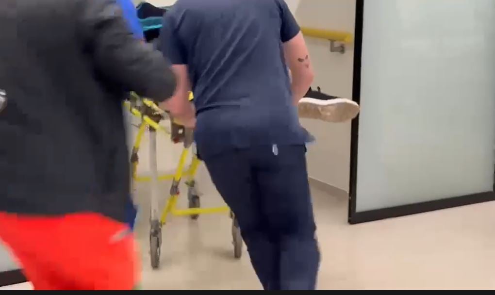 DINAMIKA/ Krimi i rëndë në Selenicë, djali i xhaxhait iu afrua 36-vjeçarit dhe zbrazi armën, disa të shoqëruar në polici