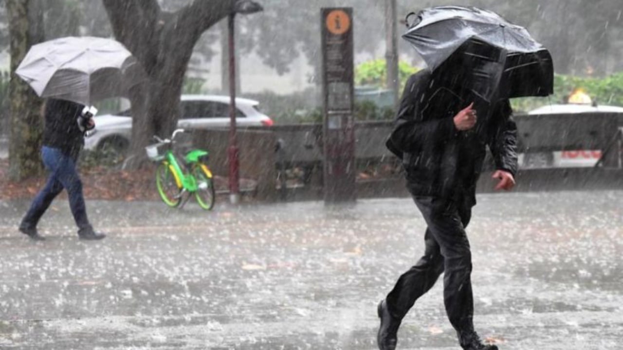 Ditë me shi dhe temperatura të ulëta, parashikimi i motit për këtë të martë