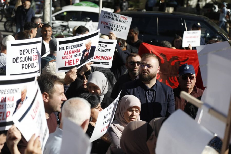 ‘Ditë zie kombëtare’/ Thirrje për protestë në orën 19.00: Të bashkuar në mbrojtje të fëmijëve, familjes e kombit!