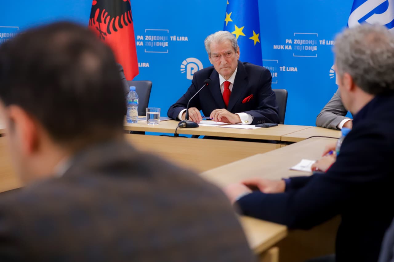 “Do e kapim djallin prej brirësh”, Berisha: Koha është e guximtarëve, nisim protestat deri në largimin e Edi Ramës