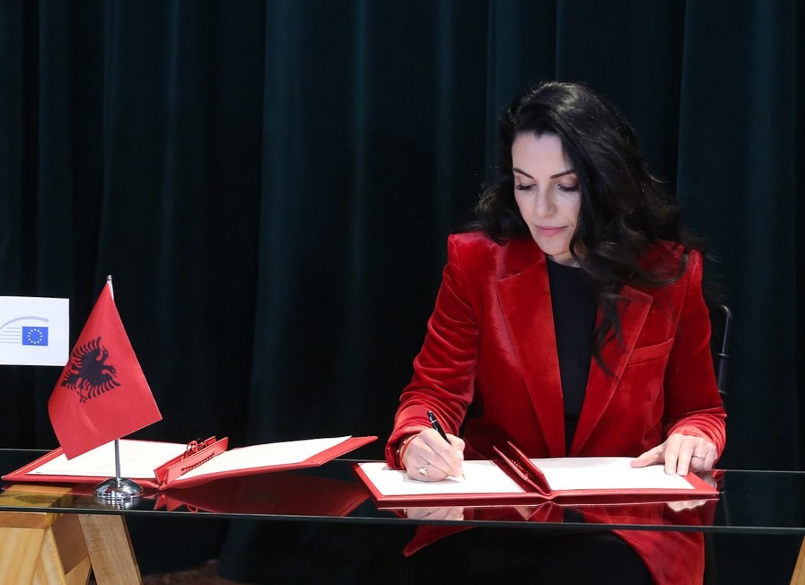 Dosja e SPAK: Si e paracaktoi Balluku fituesin e tenderit të tunelit të Llogarasë